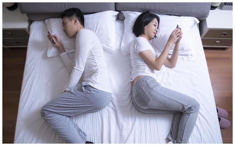 为什么过了40岁的夫妻需要分床睡从心理学角度告诉你3个好处
