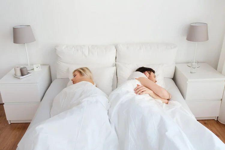 中年夫妻的真实写照没有性生活喜欢分房睡离不离婚都痛苦