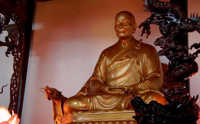 六祖惠能出生贫苦,是目不识丁的砍柴人,为什么会成为佛教高僧呢