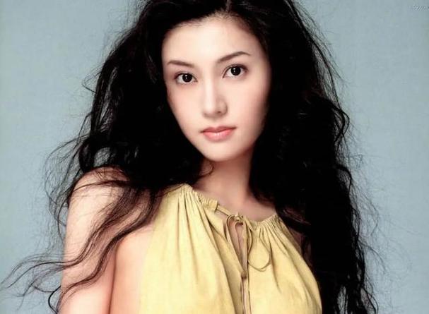 李嘉欣陪了刘銮雄10年,为何大刘离婚了也没有娶她