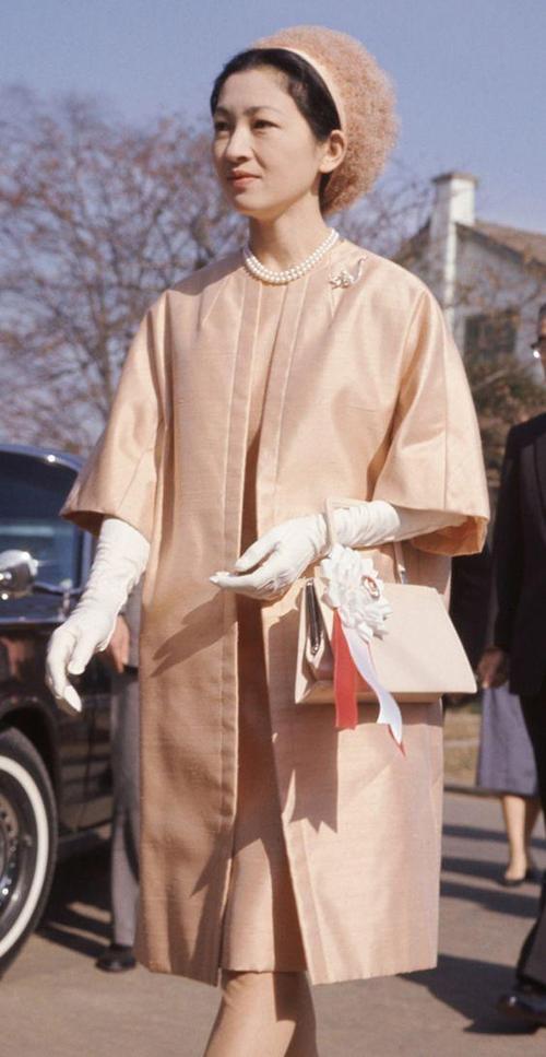 美智子皇后到底有多美?她一人承包日本皇室颜值,尽显东方优雅
